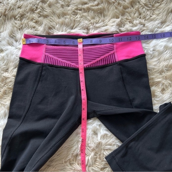 LULULEMON Gather & Crow Crop Black / Quilt Pink & Purple - Picture 8 of 9